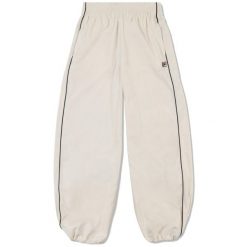 Damskie spodnie dresowe Fila San Siro. Białe spodnie sportowe damskie Fila, bez wzorów, z dresówki, na fitness i siłownię. W wyprzedaży za 310.50 zł.
