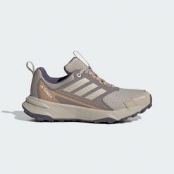 Buty do biegów przełajowych Terrex Tracefinder 2 CLIMAPROOF. Brązowe obuwie sportowe damskie Adidas, bez wzorów, do biegania. Za 349.00 zł.
