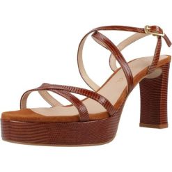 Sandały UNISA OVER LUC Brązowy. Brązowe sandały damskie Unisa, bez wzorów, ze skóry, bez obcasa, bez zapięcia. Za 532.99 zł.