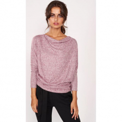 Sweter w kolorze jasnoróżowym. Żółte swetry damskie marki Dioxide, z asymetrycznym kołnierzem. W wyprzedaży za 79.95 zł.