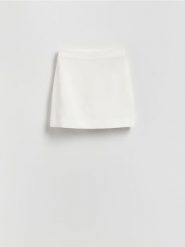Spódnica mini z dodatkiem lnu - złamana biel. Spódnice damskie Reserved, l, bez wzorów, z wiskozy, mini, dopasowane. W wyprzedaży za 79.99 zł.