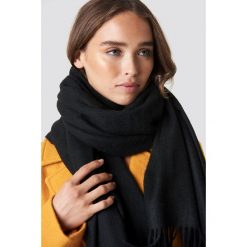 NA-KD Accessories Szalik z domieszką wełny - Black. Czarne szaliki i chusty damskie NA-KD Accessories, z poliesteru. Za 141.95 zł.