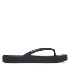 Japonki Crocs. Czarne klapki damskie Crocs, bez wzorów, bez obcasa. Za 179.99 zł.