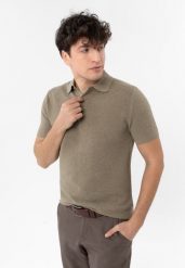 Dzianinowe polo męskie O-LIZAR. Koszulki polo męskie Volcano, m, bez wzorów, z bawełny, eleganckie, bez ramiączek. Za 139.99 zł.