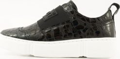Nessi Półbuty sneakersy Nessi 20799 czarny bb R36. Czarne półbuty damskie Nessi, bez wzorów, bez obcasa, bez zapięcia. Za 219.00 zł.