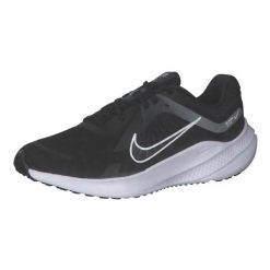 Buty do biegania męskie Nike Quest 5. Białe buty sportowe męskie Nike, z materiału, bez zapięcia, do biegania. Za 388.00 zł.