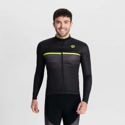 Kurtka rowerowa męska Rogelli HERO II. Czarne kurtki sportowe męskie Rogelli, m, bez wzorów, z softshellu, rowerowe. W wyprzedaży za 442.00 zł.