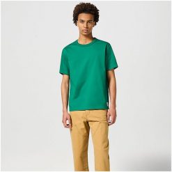 WRANGLER MĘSKA KOSZULKA SS SOLID TEE VERDANT GREEN 112357305 W7S4014320. Zielone koszulki polo męskie Wrangler, m, bez wzorów, bez ramiączek. Za 69.99 zł.