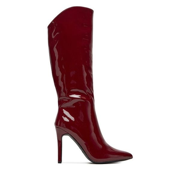 Kozaki DeeZee. Czerwone kozaki damskie DeeZee, bez obcasa, na szpilce. Za 249.99 zł.