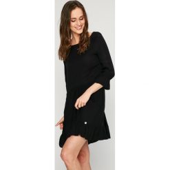 Answear - Sukienka. Sukienki damskie marki ANSWEAR. W wyprzedaży za 79.90 zł.