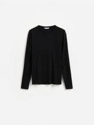 Longsleeve slim fit - czarny. Czarne bluzki z długim rękawem męskie Reserved, l, bez wzorów, z bawełny, bez kołnierzyka. Za 79.99 zł.