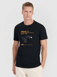 4F T-shirt regular z nadrukiem męski - czarny S. Czarne koszulki sportowe męskie 4f, m, bez wzorów, z bawełny, klasyczne, bez kołnierzyka. Za 69.99 zł.