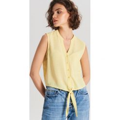 Koszulowa bluzka z wiązaniem - Żółty. Bluzki damskie marki Cropp. Za 49.99 zł.