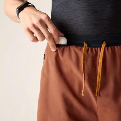 Szorty Dare 2B Movement II. Brązowe szorty męskie Dare 2b, xs, bez wzorów, z elastanu. Za 109.99 zł.