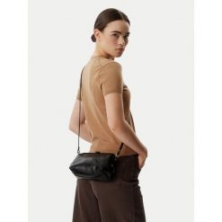 Torebka Balagan. Czarne listonoszki damskie BALAGAN, bez wzorów, bez dodatków. Za 759.99 zł.