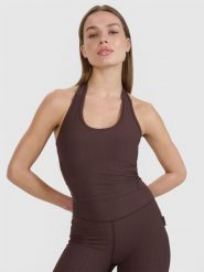 4F Crop top slim gładki damski 4F x Anna Lewandowska - brązowy L. Brązowe koszulki sportowe damskie 4f, l, bez wzorów, z dzianiny, bez kołnierzyka, bez ramiączek. Za 59.99 zł.