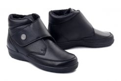 Comfortabel 990804-01 schwarz, botki damskie. Czarne botki damskie Comfortabel, ze skóry, bez obcasa, bez zapięcia. Za 365.42 zł.