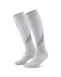 Długie skarpety kompresyjne dla mężczyzn z wełną Merino Core Run CEP. Czarne skarpety męskie CEP, bez wzorów, z elastanu. Za 199.00 zł.