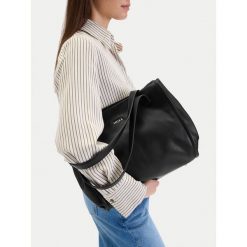 Torebka MEXX. Czarne torebki do ręki damskie Mexx, bez wzorów, klasyczne, bez dodatków. Za 269.99 zł.