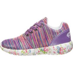 Sneakersy w kolorze fioletowym ze wzorem. Fioletowe trampki i tenisówki dziewczęce Primigi, bez wzorów. W wyprzedaży za 89.95 zł.