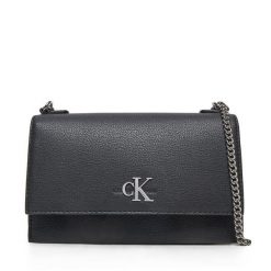 Torebka Calvin Klein Jeans. Czarne torebki do ręki damskie Calvin Klein Jeans, bez wzorów, z jeansu, wizytowe, bez dodatków. Za 289.99 zł.