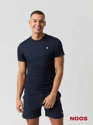 Bjorn_borg ACE LIGHT T-SHIRT z recyklingowanego poliestru – NIGHT SKY. Niebieskie t-shirty męskie Björn Borg, m, bez wzorów, klasyczne, bez kołnierzyka. Za 196.00 zł.