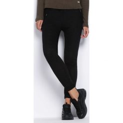 Czarne Spodnie Dresowe Homecoming. Czarne spodnie dresowe damskie Born2be, z dresówki. Za 29.99 zł.