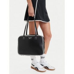 Torebka Reebok. Czarne torebki do ręki damskie Reebok, bez wzorów, klasyczne, bez dodatków. Za 169.99 zł.