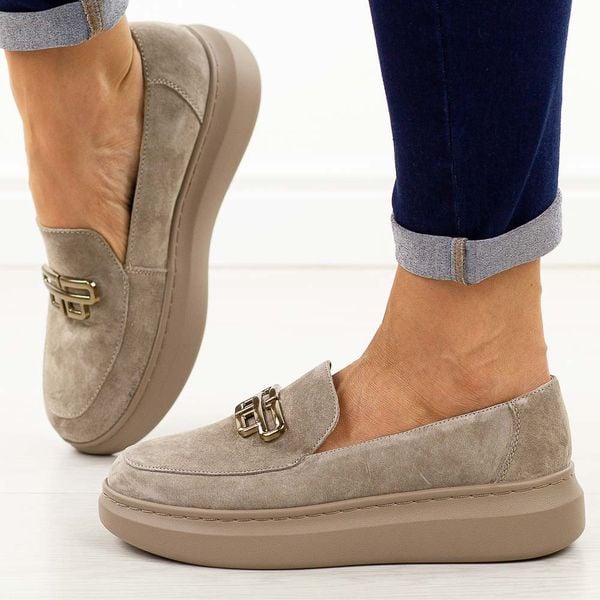 Beżowe skórzane półbuty damskie Filippo Dp7216/25. Brązowe półbuty damskie Filippo, na lato, bez wzorów, z jeansu, eleganckie, bez obcasa, na platformie, bez zapięcia. Za 239.00 zł.