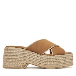 Espadryle Pollini. Brązowe espadryle damskie Pollini, bez wzorów, bez obcasa, bez zapięcia. Za 849.99 zł.