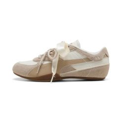 Buty sportowe damskie Puma Bella Mina. Brązowe obuwie sportowe damskie Puma, bez wzorów, z materiału. Za 388.50 zł.