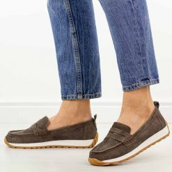 Czekoladowe skórzane mokasyny damskie Sergio Leone sp009. Brązowe mokasyny damskie Sergio Leone, z jeansu, casualowe. Za 199.00 zł.