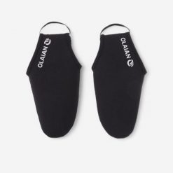 Skarpety do bodyboardu Radbug do płetw z neoprenu 1,5 mm. Czarne skarpety męskie Decathlon, bez wzorów, z materiału. Za 49.99 zł.