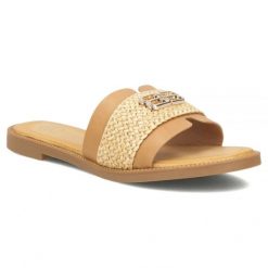 Klapki damskie plażowe beżowe Filippo DK7899. Brązowe klapki damskie Filippo, bez wzorów, ze skóry ekologicznej, eleganckie, bez obcasa. Za 129.99 zł.