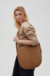 Torebka średniej wielkości brązowa. Brązowe torebki do ręki damskie MOODO, bez wzorów, z poliesteru, bez dodatków. Za 149.99 zł.
