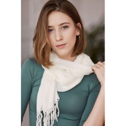 Szal wiskozowy Natur ONE SIZE biały. Białe szaliki i chusty damskie marki Marie Zélie, bez wzorów, z bawełny. Za 127.00 zł.