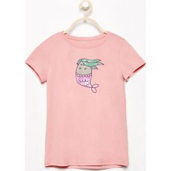 T-shirt z cekinową aplikacją pusheen - Pomarańczo. T-shirty i topy dla dziewczynek marki Reserved. W wyprzedaży za 19.99 zł.