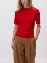 Gładki sweter - czerwony. Czerwone swetry damskie Reserved, l, bez wzorów, z dzianiny, bez kołnierzyka, bez ramiączek, bez kaptura. Za 79.99 zł.