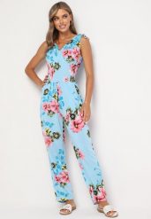 Jasnoniebieski Kombinezon w Kwiaty z Trójkątnym Dekoltem i Troczkami na Ramionach Benan. Niebieskie sukienki damskie Born2be, na co dzień, m, bez wzorów, eleganckie, bez kołnierzyka, bez ramiączek, dopasowane. Za 29.99 zł.