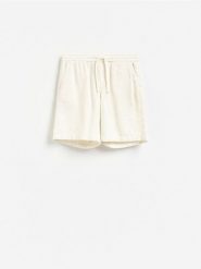 Bawełniane szorty jogger - złamana biel. Szorty męskie Reserved, l, bez wzorów, z bawełny. Za 129.99 zł.