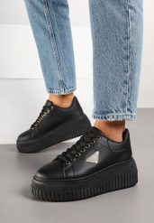Czarne Sneakersy na Grubej Podeszwie z Tłoczeniami i Ozdobną Aplikacją Danioris. Czarne obuwie sportowe damskie Born2be, z aplikacjami, z jeansu. Za 84.99 zł.