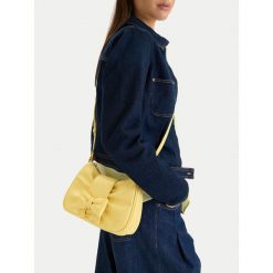 Torebka JENNY. Żółte torebki do ręki damskie Jenny, bez wzorów, bez dodatków. Za 119.99 zł.