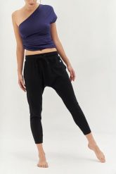 Spodnie do jogi Moonholi Cosmic Cropped Track Pants z obniżonym krokiem. Szare spodnie materiałowe damskie MOONHOLI, m, bez wzorów, z bawełny, do biegania. Za 369.00 zł.
