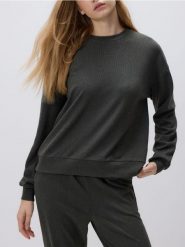 Gładka bluza - ciemnoszary. Szare bluzy damskie Reserved, l, bez wzorów, z dzianiny, bez kaptura. Za 89.99 zł.