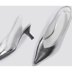 NA-KD Shoes Metaliczne czółenka na niskim obcasie - Silver. Szare czółenka damskie NA-KD Shoes. Za 80.95 zł.