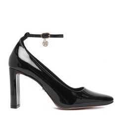 Czółenka Nine West. Czarne czółenka damskie Nine West, bez wzorów, bez obcasa, bez zapięcia. Za 279.99 zł.