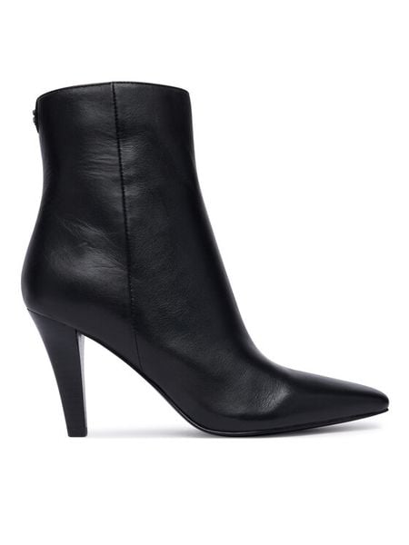 Guess Botki FLTRFF LEA10 Czarny. Czarne botki damskie Guess, ze skóry, bez obcasa, na słupku, bez zapięcia. Za 824.99 zł.