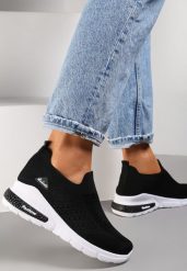 Czarne Buty Sportowe Amathane. Czarne obuwie sportowe damskie Renee, z aplikacjami. Za 44.99 zł.