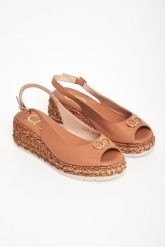 Sandały damskie skórzane CESARE CASADEI. Sandały damskie CESARE CASADEI, bez wzorów, bez obcasa, bez zapięcia. Za 1,999.00 zł.