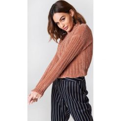 NA-KD Szenilowy sweter oversize - Pink. Różowe swetry damskie marki NA-KD, bez wzorów, z dzianiny, bez kołnierzyka, bez ramiączek. W wyprzedaży za 60.88 zł.